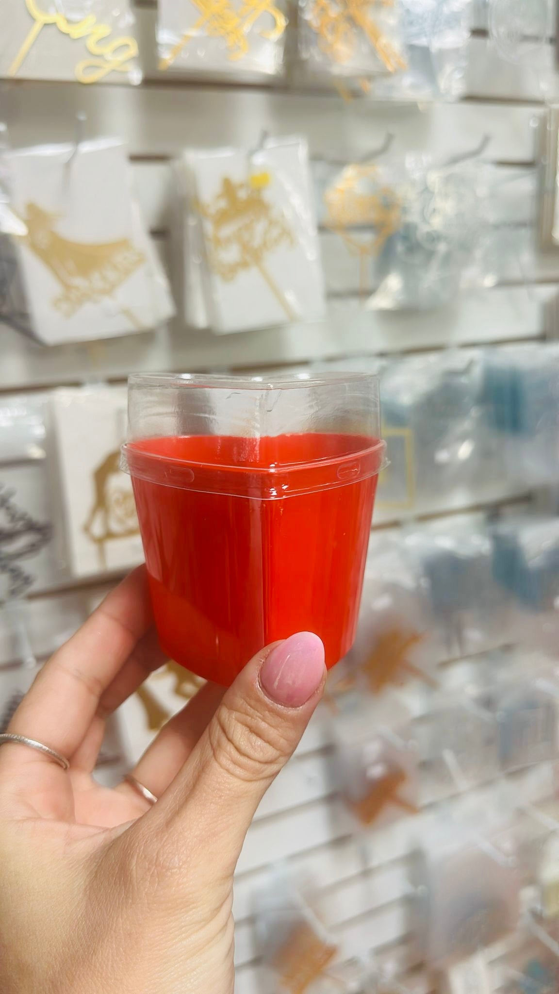 Vasos con tapa 5oz corazón rojo